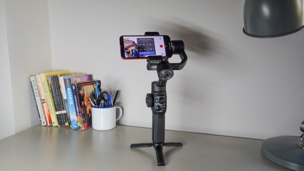 "Zhiyun Smooth 5S AI – Stabilizator do smartfona, który zawsze dotrzymuje kroku"